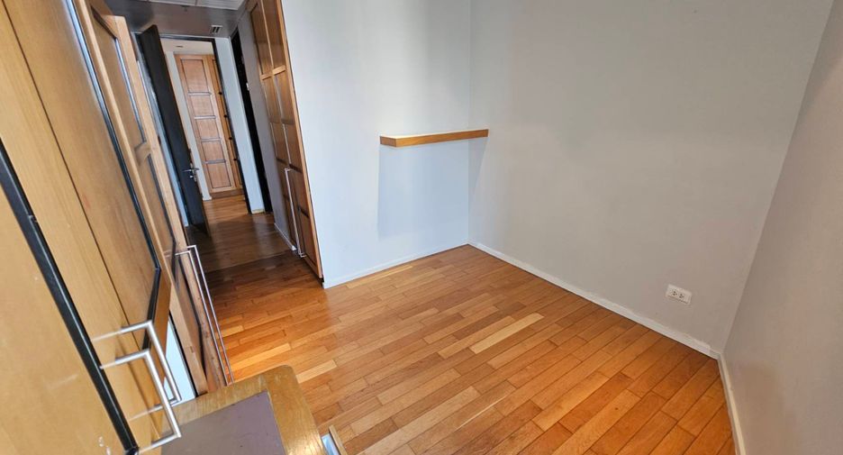 For rent 4 ベッドルーム condo in Khlong Toei, Bangkok