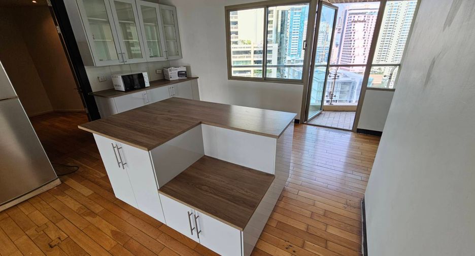 For rent 4 ベッドルーム condo in Khlong Toei, Bangkok