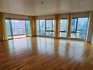 For rent 4 bedrooms condo in Khlong Toei, Bangkok