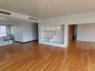 For rent 4 bedrooms condo in Khlong Toei, Bangkok