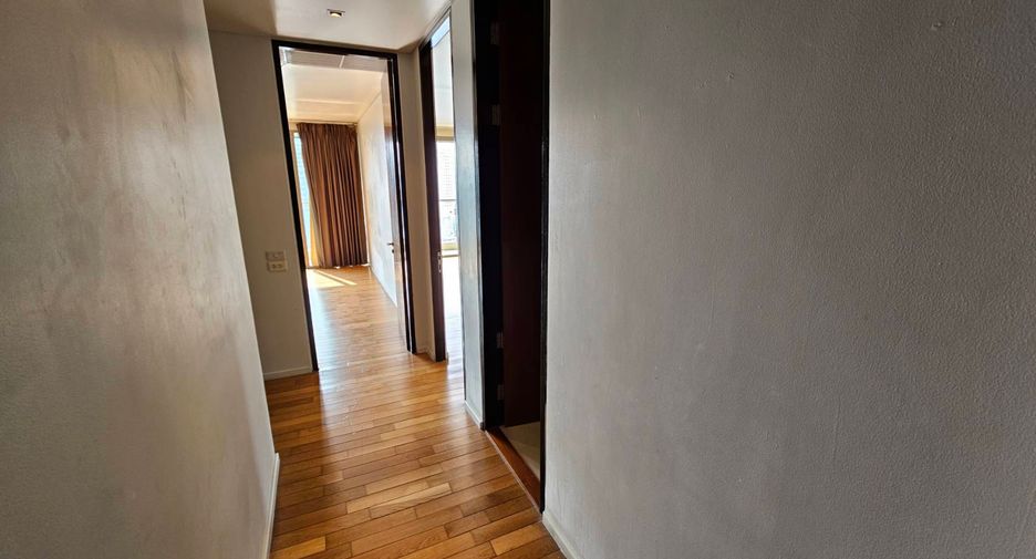 For rent 4 ベッドルーム condo in Khlong Toei, Bangkok