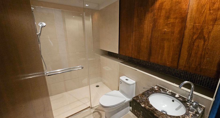 For rent 4 ベッドルーム condo in Khlong Toei, Bangkok