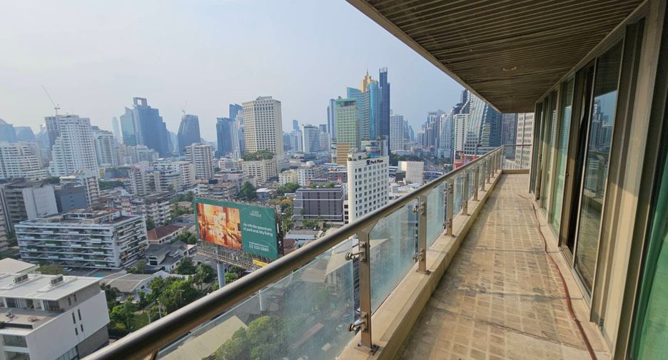 For rent 4 ベッドルーム condo in Khlong Toei, Bangkok