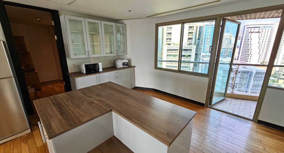 For rent 4 ベッドルーム condo in Khlong Toei, Bangkok
