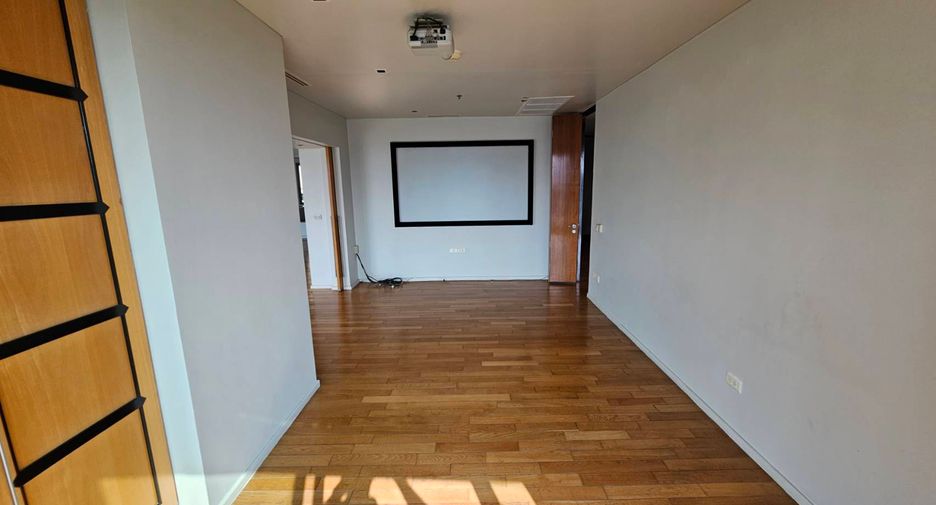 For rent 4 ベッドルーム condo in Khlong Toei, Bangkok