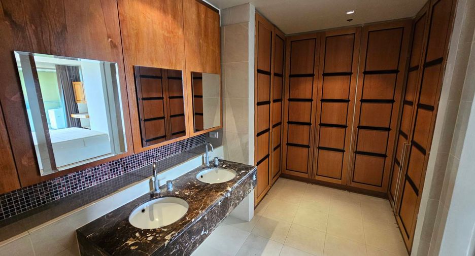 For rent 4 ベッドルーム condo in Khlong Toei, Bangkok