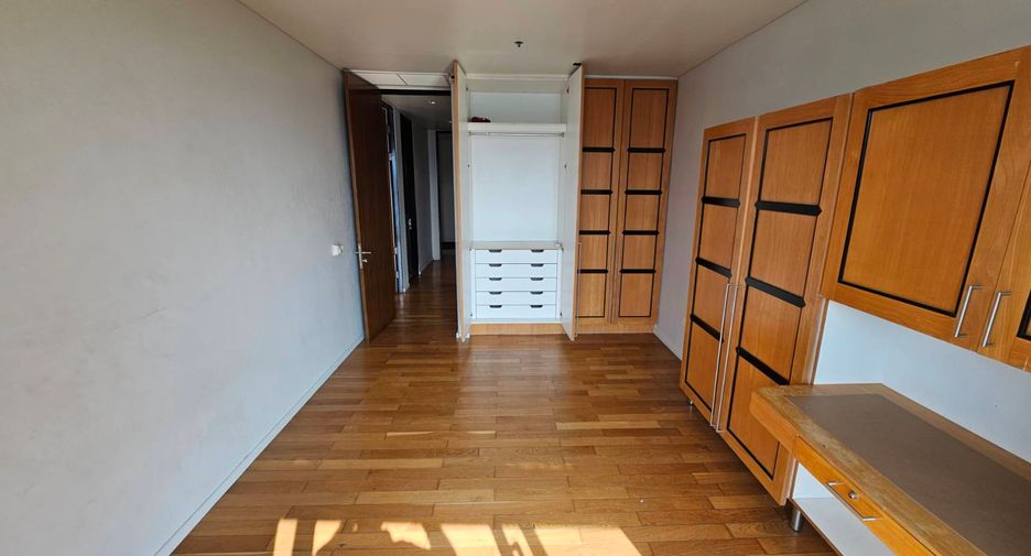 For rent 4 ベッドルーム condo in Khlong Toei, Bangkok