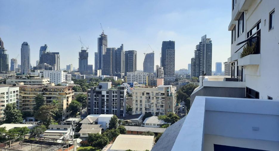 For rent 3 bedrooms condo in Watthana, Bangkok