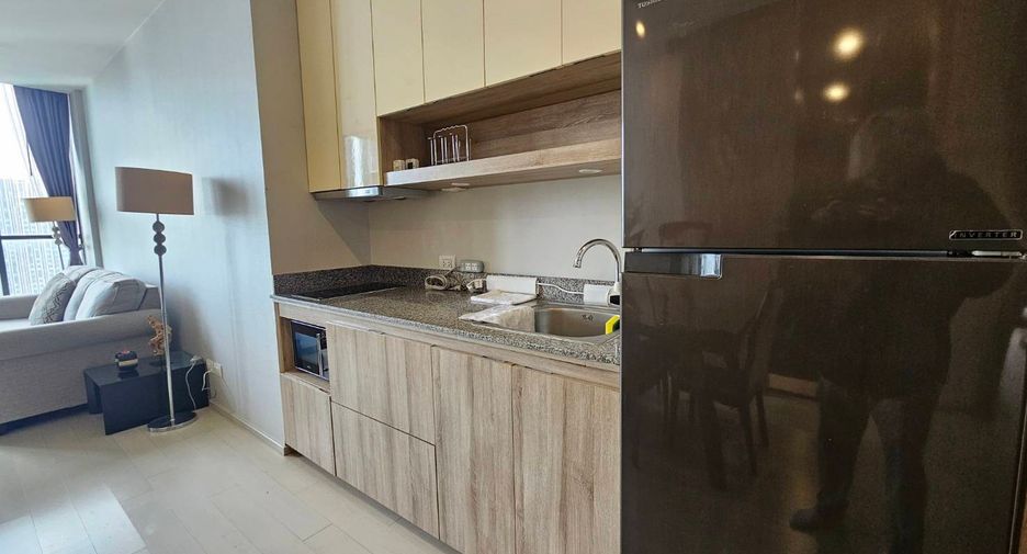 À louer 2 chambres condo à Pathum Wan, Bangkok