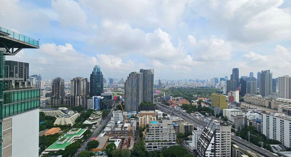 À louer 2 chambres condo à Pathum Wan, Bangkok