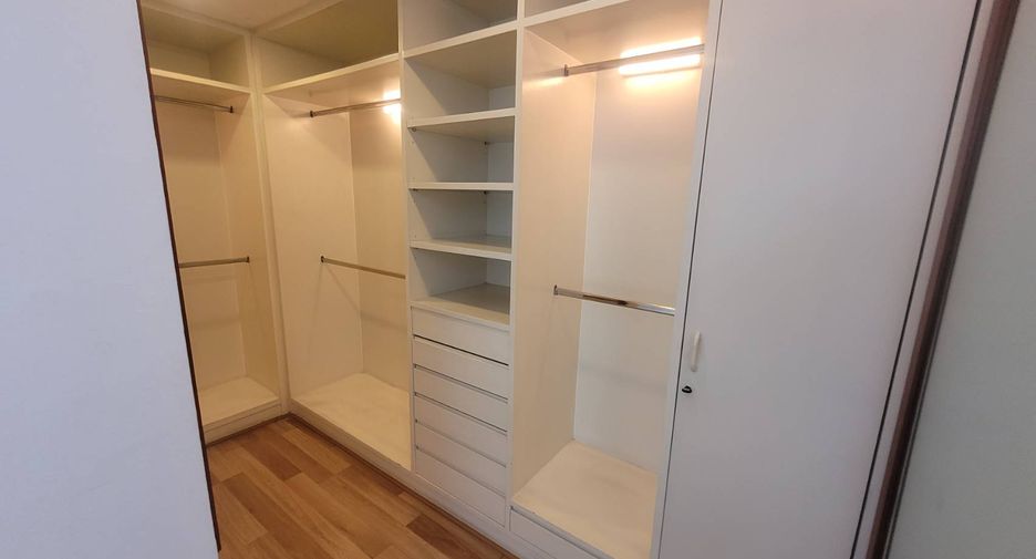 ให้เช่า 3 ห้องนอน คอนโด ใน วัฒนา, กรุงเทพฯ