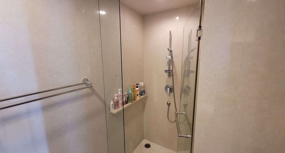For rent and for sale 2 bedrooms condo in Watthana, Bangkok