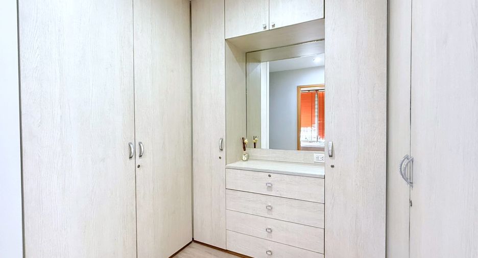 Wohnung zur Miete mit 2 Zimmer in Khlong Toei, Bangkok
