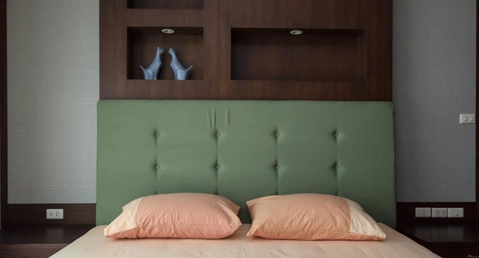For rent 3 bedrooms condo in Khlong Toei, Bangkok