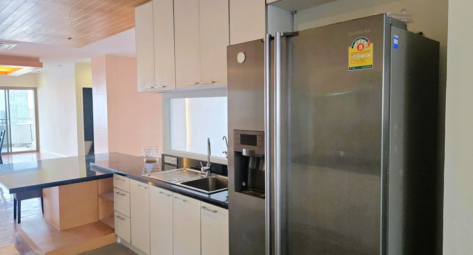 For rent 3 bedrooms condo in Watthana, Bangkok