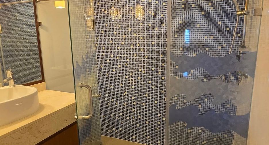 For rent 3 bedrooms condo in Watthana, Bangkok
