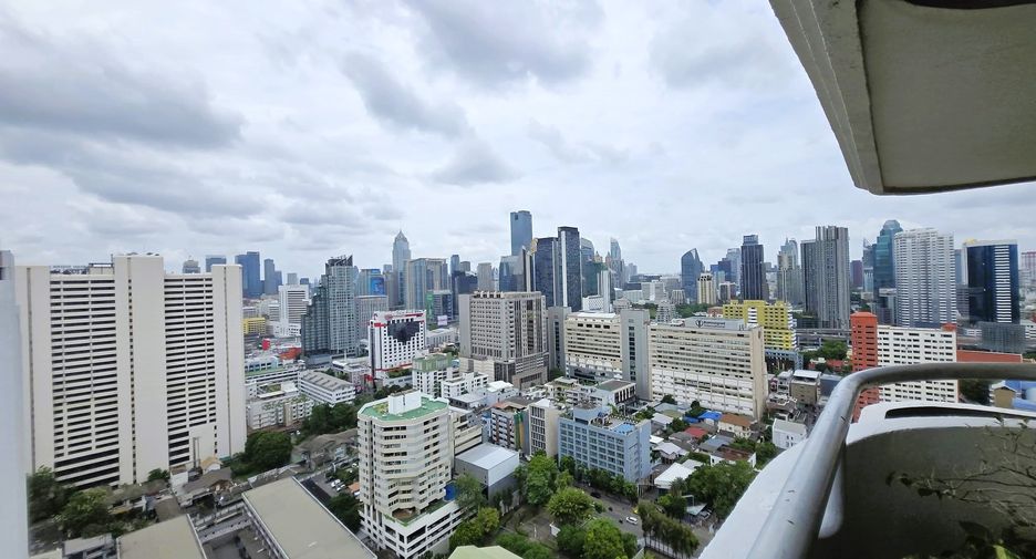 For rent 3 bedrooms condo in Watthana, Bangkok