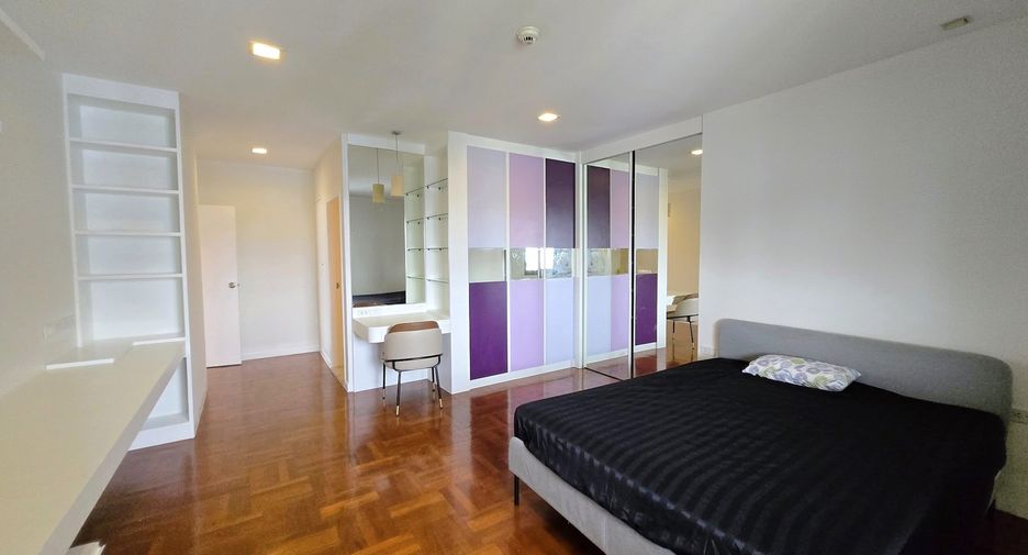 For rent 3 bedrooms condo in Watthana, Bangkok