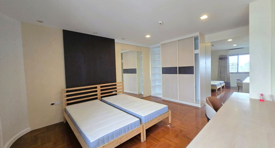 For rent 3 bedrooms condo in Watthana, Bangkok