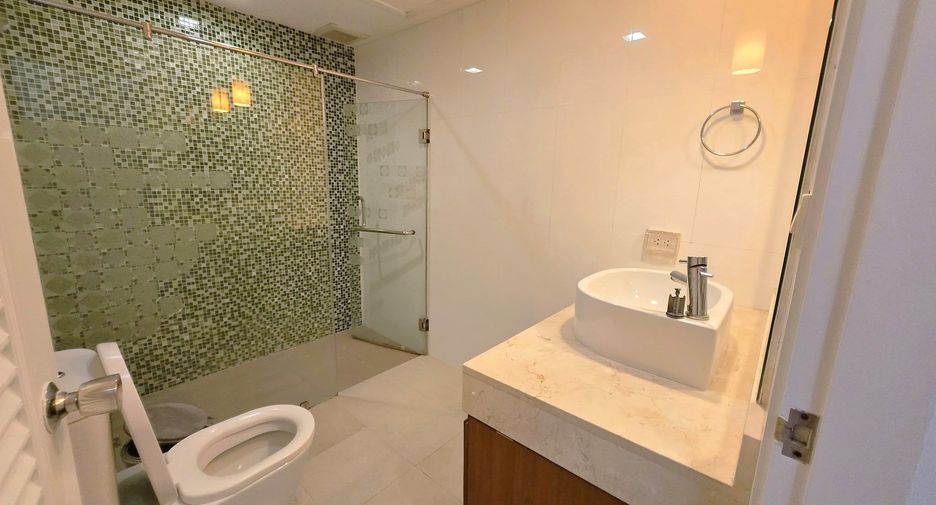 For rent 3 bedrooms condo in Watthana, Bangkok