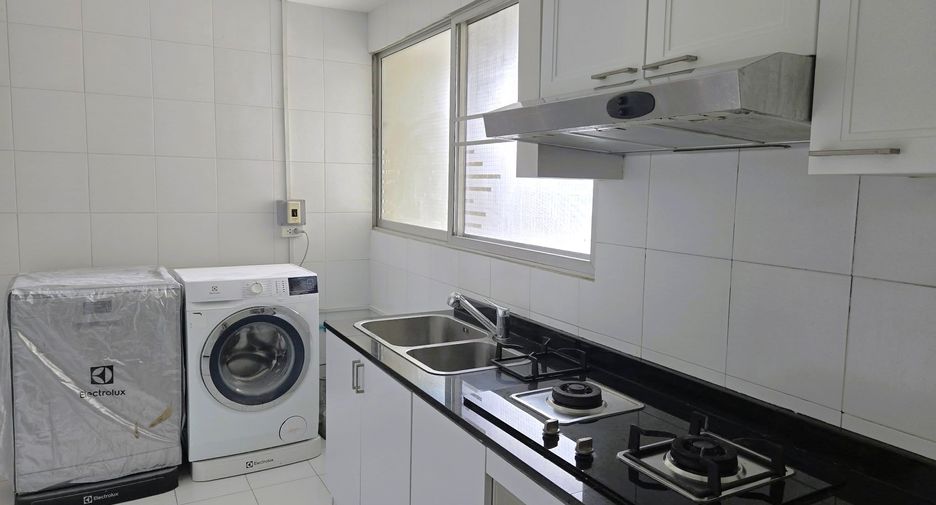 For rent 3 bedrooms condo in Watthana, Bangkok