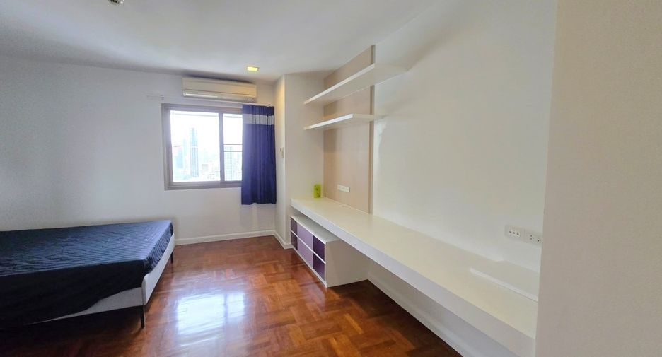 For rent 3 bedrooms condo in Watthana, Bangkok