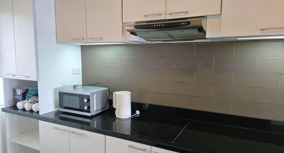 For rent 3 bedrooms condo in Watthana, Bangkok