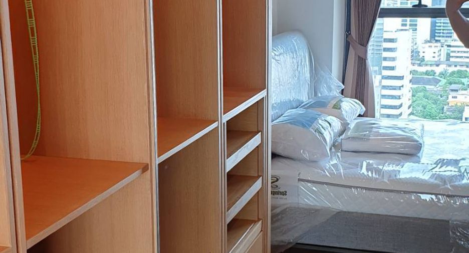 For rent 2 bedrooms condo in Sathon, Bangkok