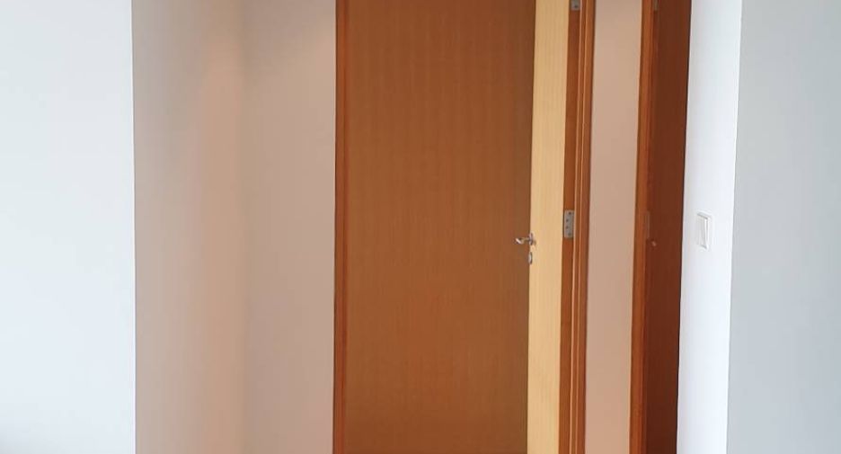 For rent 2 bedrooms condo in Sathon, Bangkok