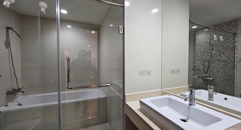 For rent 1 bed condo in Pathum Wan, Bangkok