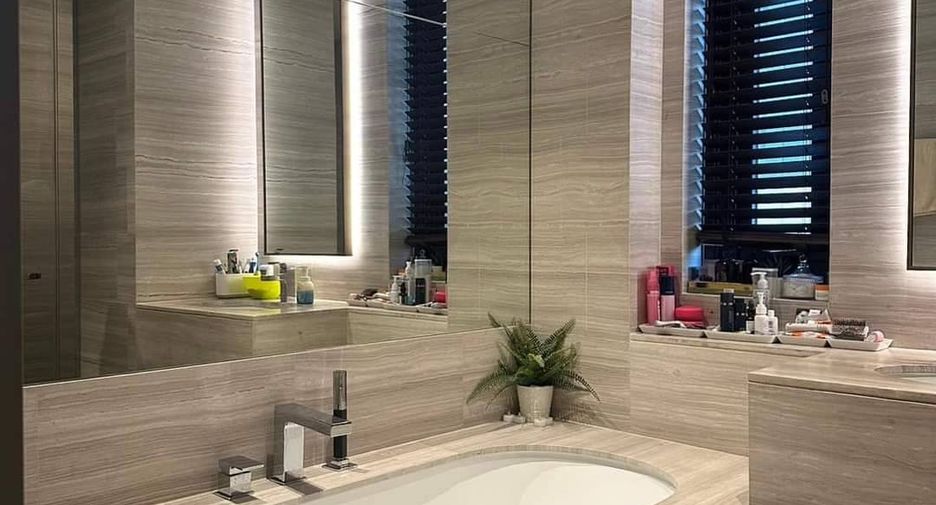 Condo en alquiler y en venta de 2 habitaciones en Khlong Toei, Bangkok