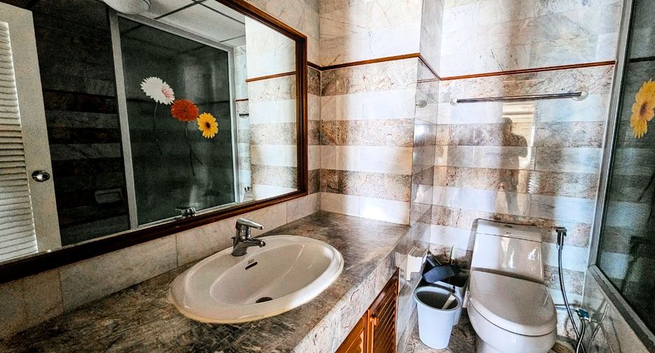 For rent 2 bedrooms condo in Sathon, Bangkok