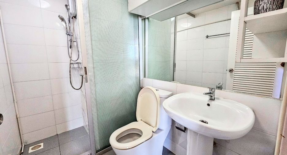 For rent 2 bedrooms condo in Sathon, Bangkok