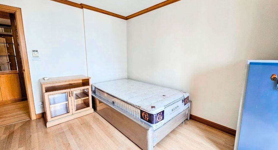 For rent 2 bedrooms condo in Sathon, Bangkok