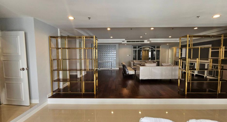 À louer 3 chambres condo à Khlong Toei, Bangkok