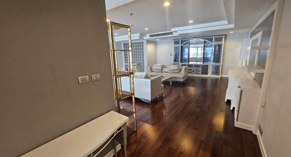 À louer 3 chambres condo à Khlong Toei, Bangkok