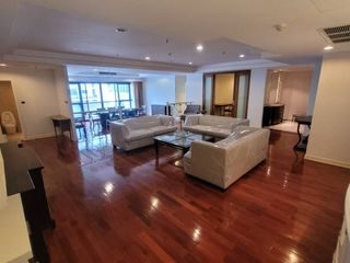 For rent 3 bedrooms condo in Khlong Toei, Bangkok