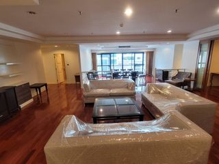 For rent 3 bedrooms condo in Khlong Toei, Bangkok