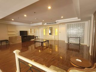 For rent 3 bedrooms condo in Khlong Toei, Bangkok