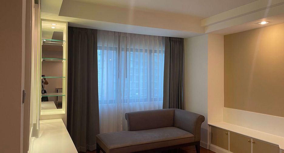 For rent 3 bedrooms condo in Khlong Toei, Bangkok