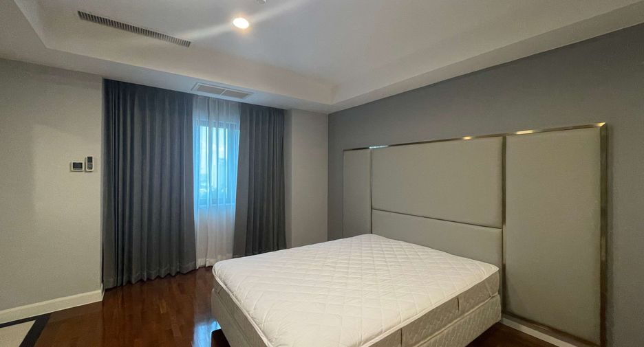 For rent 3 bedrooms condo in Khlong Toei, Bangkok