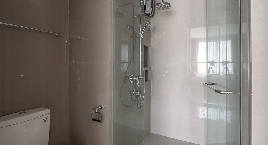 Condo en alquiler y en venta de 2 habitaciones en Khlong Toei, Bangkok