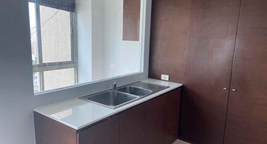 For rent 3 ベッドルーム condo in Khlong Toei, Bangkok