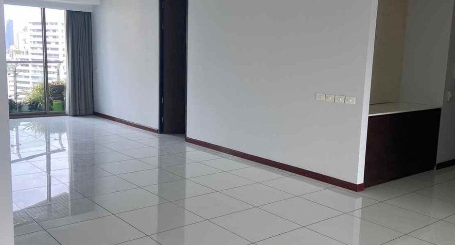 For rent 3 ベッドルーム condo in Khlong Toei, Bangkok