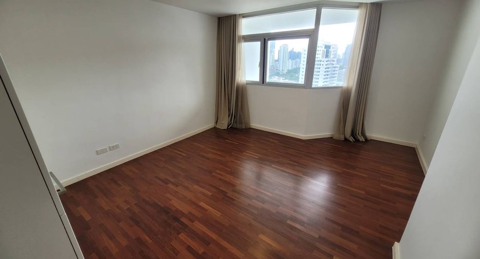 For rent 4 bedrooms condo in Watthana, Bangkok