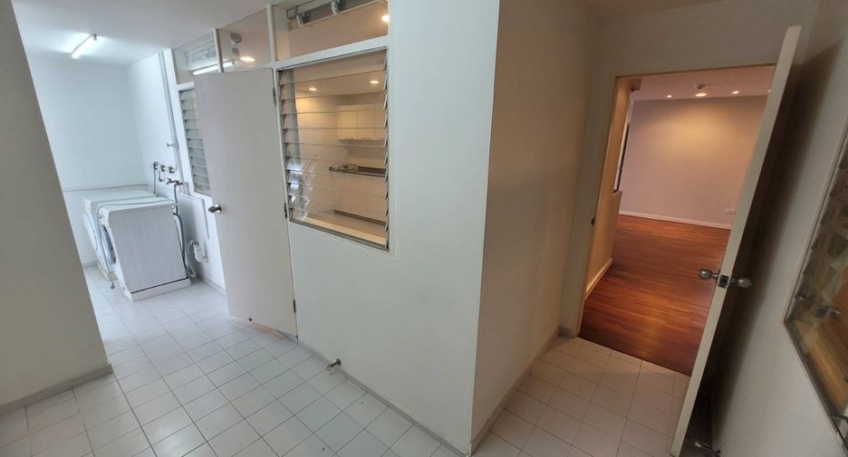 For rent 4 bedrooms condo in Watthana, Bangkok