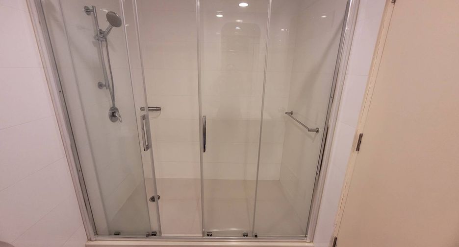 For rent 4 bedrooms condo in Watthana, Bangkok