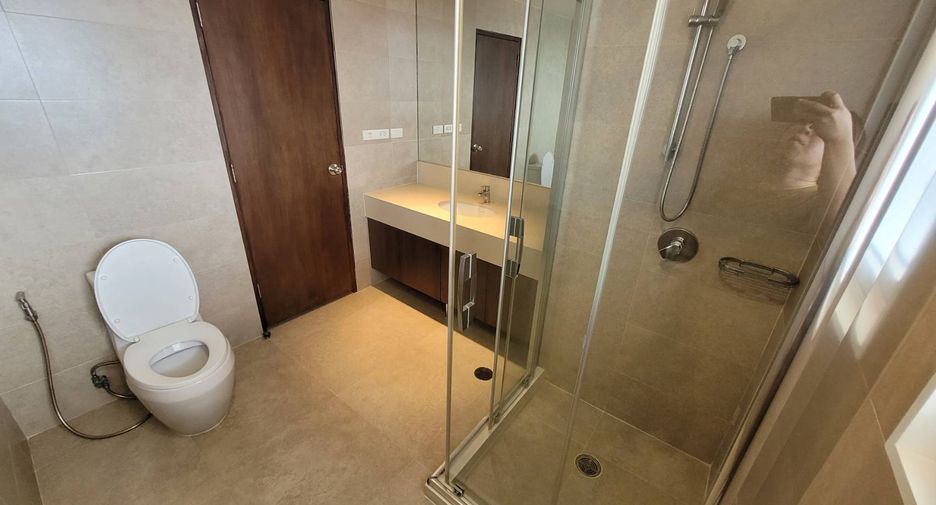 For rent 4 bedrooms condo in Watthana, Bangkok
