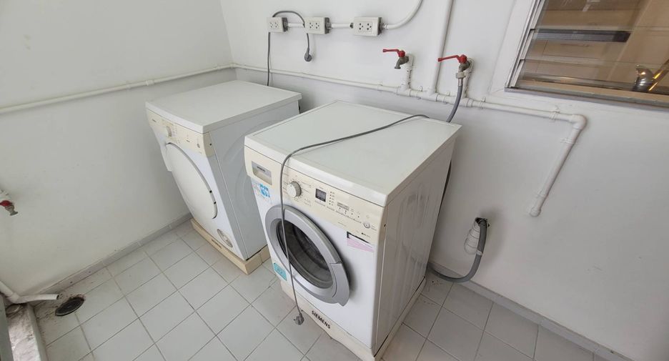 For rent 4 bedrooms condo in Watthana, Bangkok