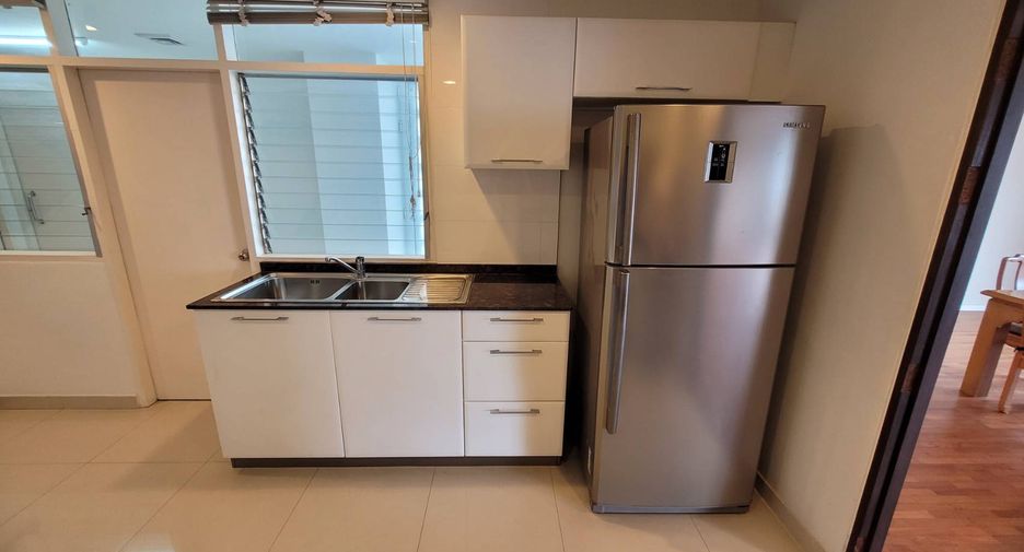 For rent 4 bedrooms condo in Watthana, Bangkok